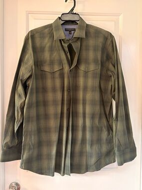 Banana Republic Olive Green Plaid Lightweight button down shirt
